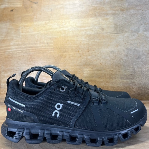 On Running Shoes - On Cloud 6 WATERPROOF REFLECTIVE Womens Size 8.5 Running Shoes Sneakers Black
